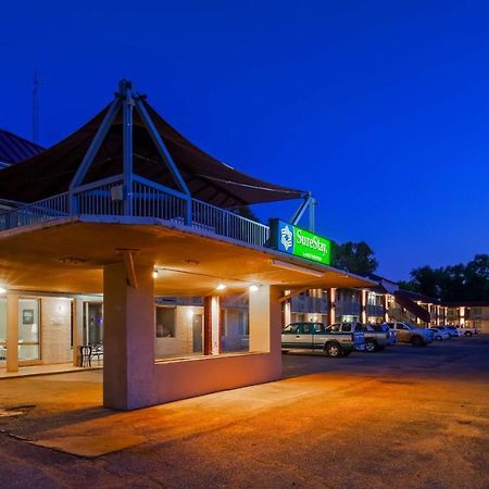 Surestay Hotel Salina Esterno foto